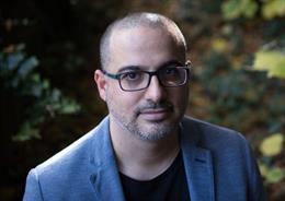 Pla curt en una imatge promocional del pianista i compositor
congols Ray Lema. Imatge publicada el 30 de setembre del 2020 (horitzontal)