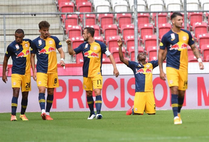 Los jugadores del Red Bull Salzburgo celebrando un gol
