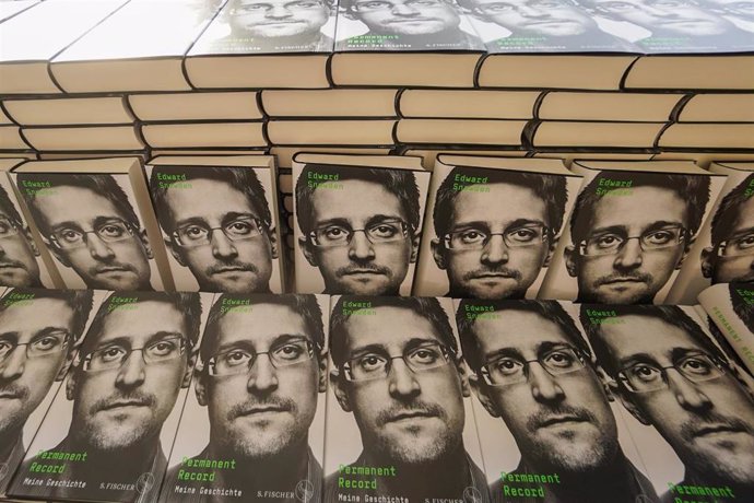 Copias del libro de Edward Snowden. 
