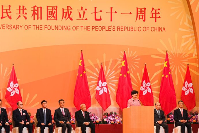 China.- La líder de Hong Kong reafirma su adhesión a Pekín y critica las "hostil