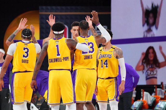 Los Lakers celebran su victoria