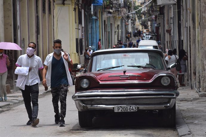Coronavirus.- Las autoridades levantan el toque de queda en La Habana pero manti