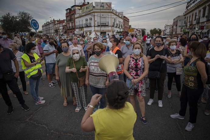 Manifestación en Camas para la reapertura de los ambulatorios