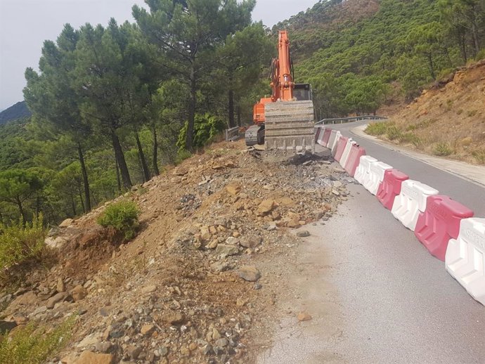 Arreglos carretera de acceso a Jubrique desde Peñas Blancas