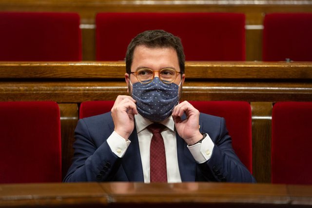 El president interí de la Generalitat, Pere Aragonès, durant una sessió plenària monogràfica al Parlament sobre la inhabilitació de l'expresident Quim Torra. Barcelona, Catalunya (Espanya), 30 de setembre del 2020. 