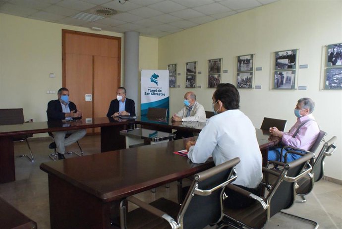 Reunión de la Plataforma por el Túnel de San Silvestre y el CESPH.