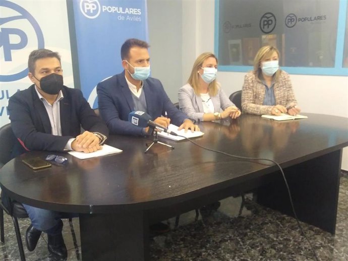 Pedro de Rueda, Álvaro Queipo, Reyes Hurlé y Esther Llamazares.