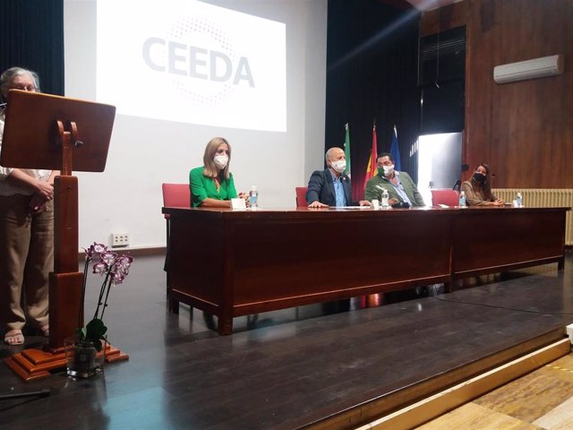 El consejero de Educación y Deporte, Javier Imbroda, participa en Granada en la presentación del Centro Educativo de Excelencia Deportiva.
