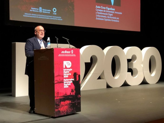 El Consejero De Universidad, Innovación Y Transformación Digital, Juan Cruz Cigudosa, En La Presentación De La  Estrategia Digital Navarra 2030