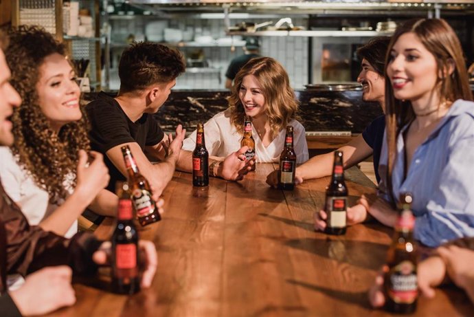 Las cervezas de Hijos de Rivera se comercializarán en cafeterías y restaurantes de El Corte Inglés