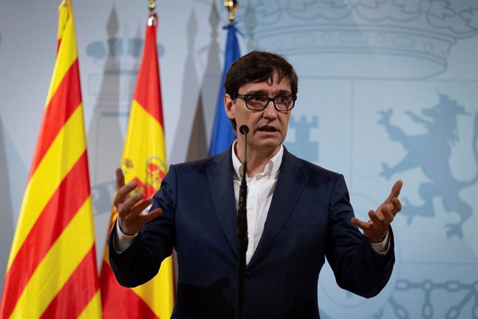 El ministro de Sanidad, Salvador Illa, durante su intervención en una comparecencia donde ha pedido a la Comunidad de Madrid "revisar sus decisiones y escuchar a la ciencia" a la hora de gestionar la pandemia del coronavirus. En Barcelona, Catalunya, (E