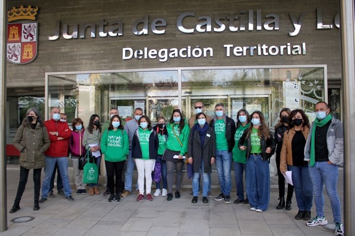 Persona docente pide la dimisión de los responsable de Educación.