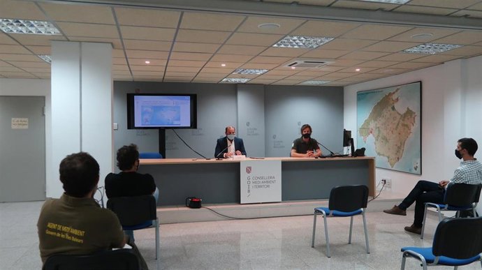 El servicio de vigilancia de la posidonia cierra la cuarta temporada con más de 93.B00 actuaciones.