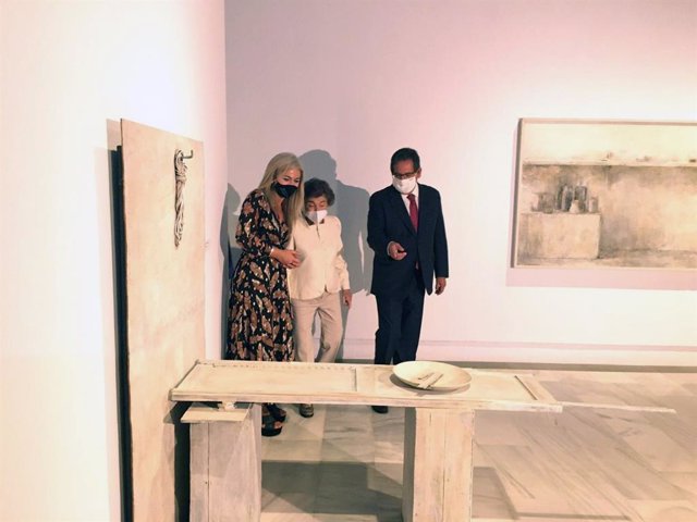 Inaugurada la primera exposición de Carmen Laffón en el Museo de Bellas Artes