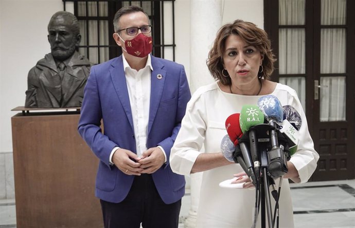 La secretaria general del PSOE-A, Susana Díaz, en declaraciones a los periodistas