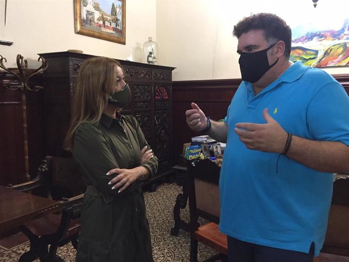 La secretaria general del PSOE de Sevilla, Verónica Pérez, y el alcalde de Morón, Juan Manuel Rodríguez.