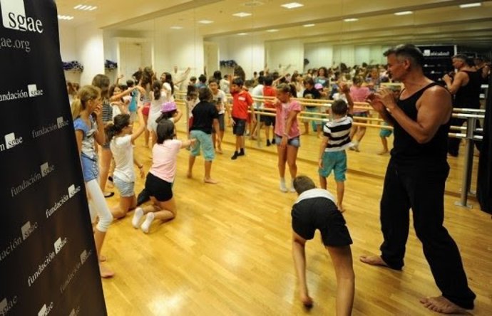 La Fundación SGAE, con la colaboración de la Federación Estatal de Empresas y Compañías de Danza, ha organizado la VI edición del ciclo de danza Bailar en la Berlanga (BB 2020) hasta el próximo 3 de octubre en la Sala Berlanga.