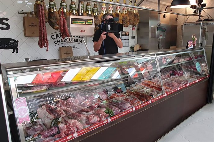 Imágenes del rodaje de la miniserie Historias de Mercado, de El Pozo Alimentación, en el Mercado de Abastos de Alhama de Murcia