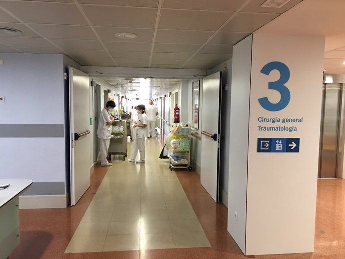 Fotografía de archivo de la tercera planta del Hospital de Palams (Girona), clausurada parcialmente por un brote de coronavirus.