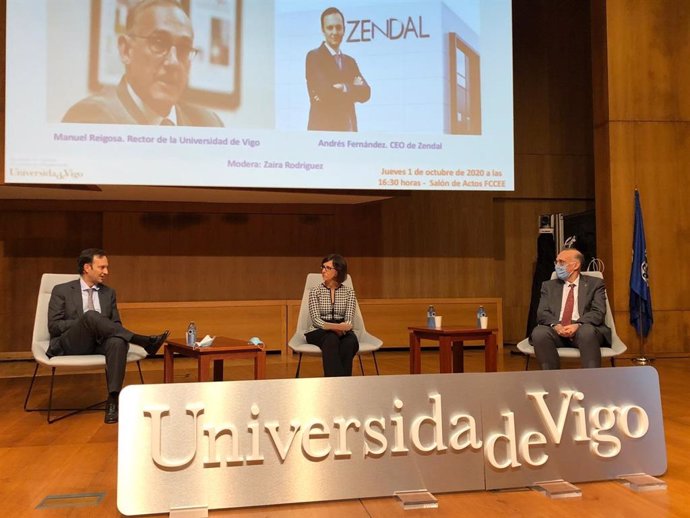 Fernández y Reigosa durante el coloquio 'La lucha contra la COVID-19: Zendal & UVigo'