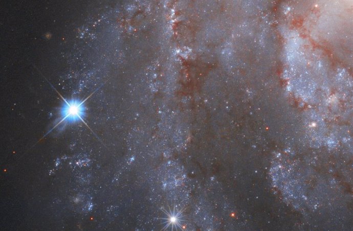 Hubble captura una supernova en la galaxia NGC 2525