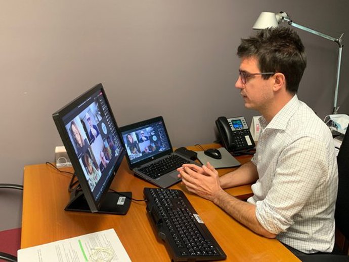 Pla mitj del primer tinent d'alcalde i regidor d'Urbanisme de la Paeria de Lleida, Toni Postius, durant la reunió telemtica celebrada el 30 de setembre del 2020. (Horitzontal)