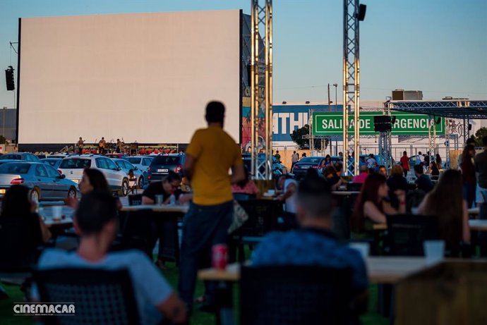 El autocine de Alicante Cinemacar