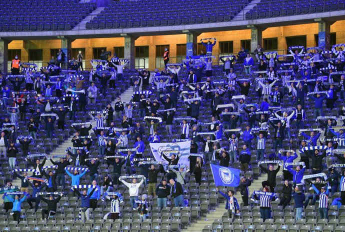 Fútbol.- La UEFA aprueba el regreso de los aficionados a un máximo del 30% de ca