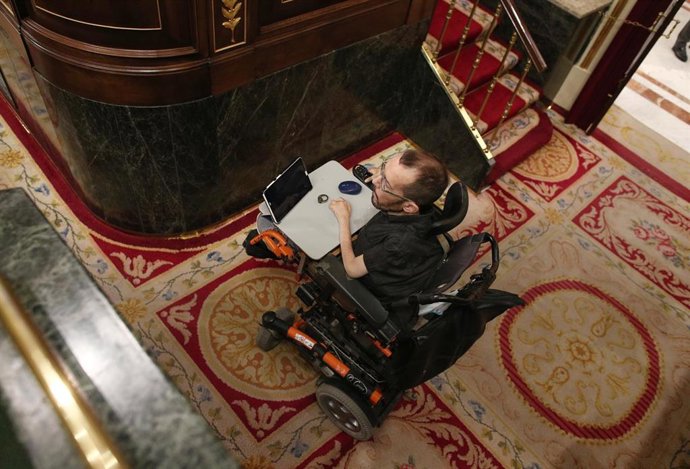 El portavoz de Unidas Podemos en el Congreso de los Diputados, Pablo Echenique, durante una sesión plenaria en el Congreso de los Diputados, en Madrid (España) a 1 de octubre de 2020. 