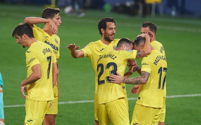 Los jugadores del Villarreal celebran un gol ante el Alavés