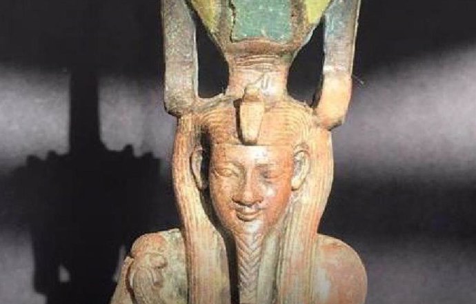 Fotografía de la estatua hallada en Saqqara