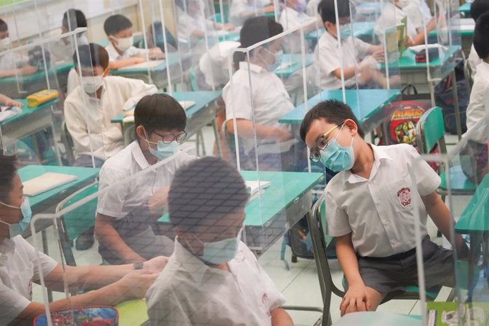 Jóvenes estudiantes de una escuela de educación primaria de Hong Kong.
