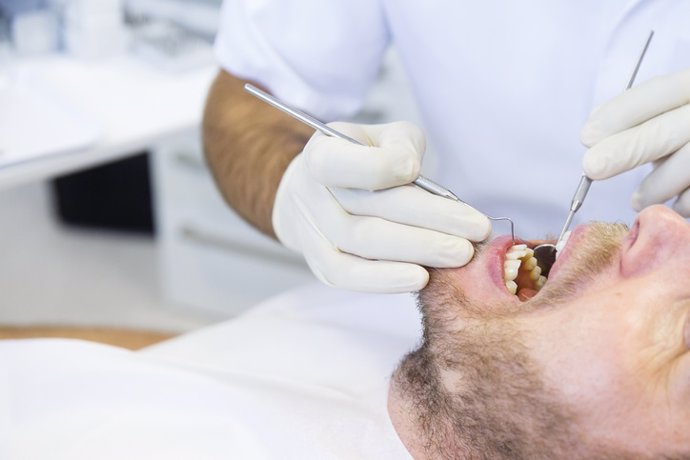 Los patógenos en la boca inducen cáncer oral, según un estudio