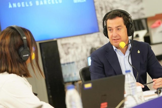 Juanma Moreno, durante la entrevista