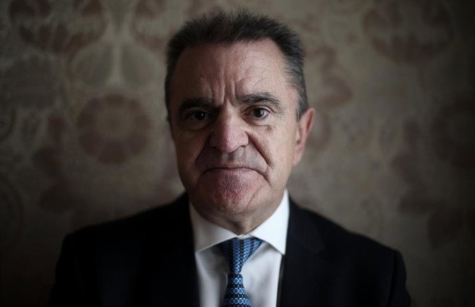 El delegado de Gobierno en Madrid, José Manuel Franco, posa tras una entrevista para Europa Press, en su despacho, en Madrid (España), a 16 de septiembre de 2020.