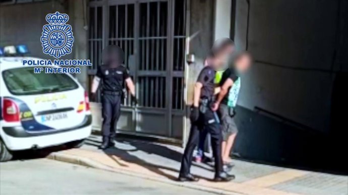 Nota De Prensa: "La Policía Nacional Ha Detenido A Dos Personas Implicadas En El Homicidio De Un Joven Sin Techo En Benidorm"