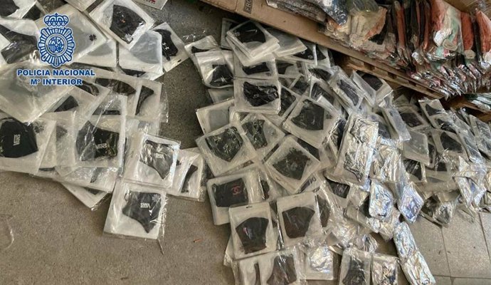 Dos detenidos por comercializar mascarillas con logos falsos de marcas de prestigio