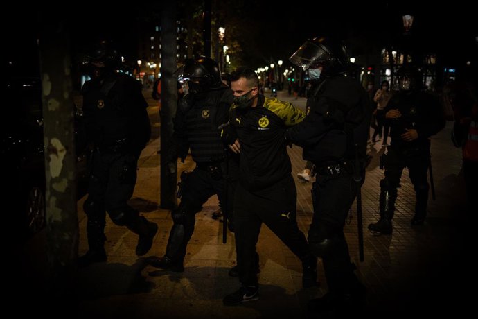 Protesta duta a terme pels CDR amb motiu del tercer aniversari de l'1-O. Barcelona, Catalunya, (Espanya)