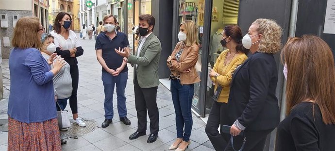 Pérez visita a comerciantes de la calle Francos