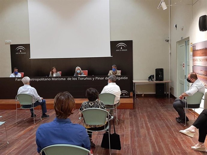 Reunión de la Junta con vecinos de El Puerto para explicar la gestión de Los Toruños