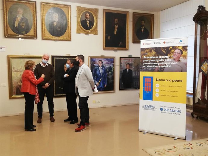 El programa Siempre Acompañados ha lanzado en Logroño la acción Llama a la puerta, organizado por Fundación la Caixa, el Ayuntamiento y el Gobierno riojano.