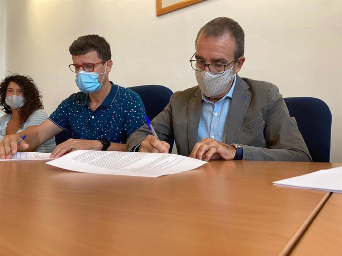 Firma del acuerdo para el impulso del comercio local en Art.