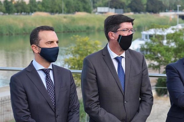 Millán, junto al consejero de Turismo, Juan Marín