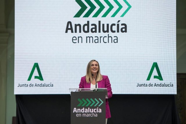 La consejera de Fomento, Infraestructuras y Ordenación del Territorio, Marifrán Carazo, en el acto de presentación del Plan Andalucía en Marcha para la provincia de Granada