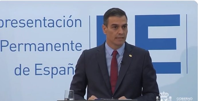 Av.- Sánchez defiende la monarquía y acusa al PP de "patrimonializar" y hacerle 