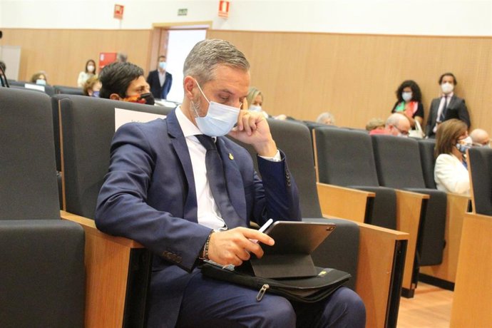 El consejero de Hacienda y Financiación Europea, Juan Bravo, en el acto de apertura del curso académico universitario en Ceuta.