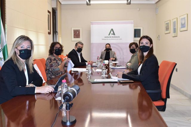 Responsables de la Junta de Andalucía que han participado en el Foro Provincial de la Inmigración para preparar la campaña de recogida de aceituna