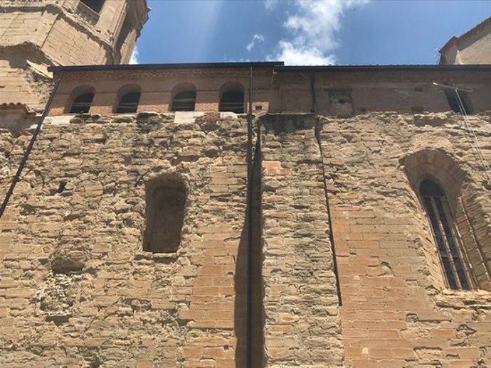 Imatge de l'exterior de l'església de Santa Maria d'Almenar, el 2 d'octubre del 2020. (Horitzontal)