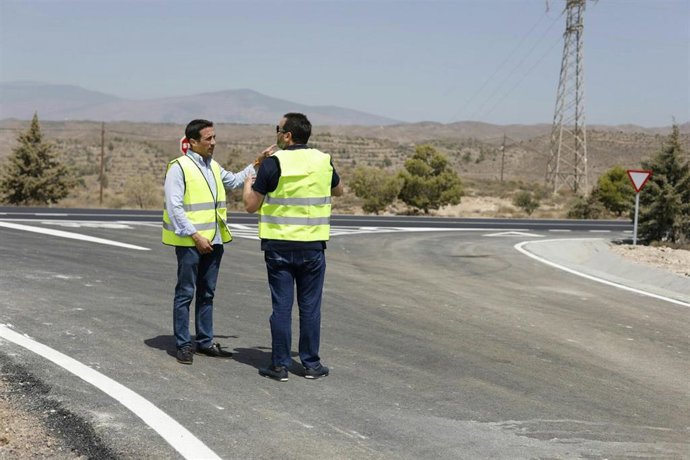 Obras en el acceso a 'Los Millares'
