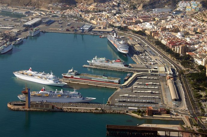 Extenda organiza un encuentro virtual entre puertos andaluces y navieras de cruc